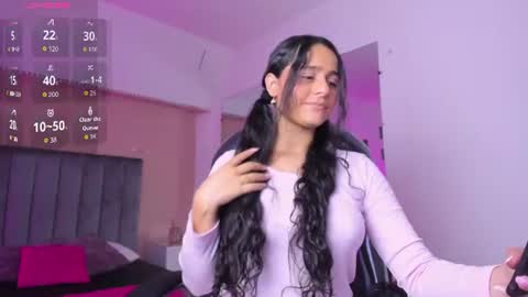 Snapshot of giselle_roldan chatting on July 1, 3:19 am GISELLE ROLDAN online show from July 1, 3:19 am