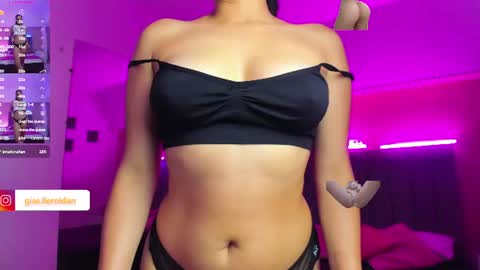 Snapshot of giselle_roldan chatting on July 24, 4:43 am GISELLE ROLDAN online show from July 24, 4:43 am