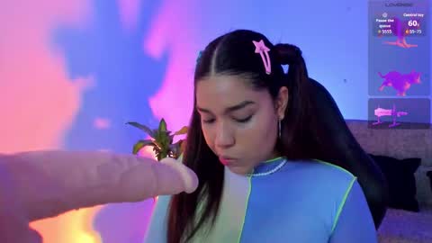 Snapshot of giselle_upp chatting on November 12, 4:24 am Giselle online show from November 12, 4:24 am