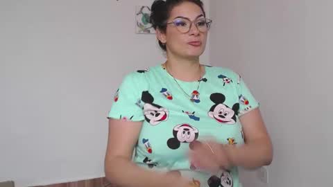 Snapshot of gisellecarter_ chatting on February 14, 9:43 pm Giselle online show from February 14, 9:43 pm