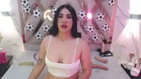 Snapshot of giselslut chatting on July 10, 6:10 pm giselslut online show from July 10, 6:10 pm