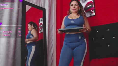 Snapshot of gissellsaenz chatting on January 26, 1:09 am Gissell Saenz online show from January 26, 1:09 am