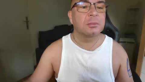 Snapshot of giulio203 chatting on September 27, 8:30 am giulio203 online show from September 27, 8:30 am