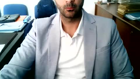 Snapshot of giuseppevai1 chatting on May 22, 3:06 pm giuseppevai1 online show from May 22, 3:06 pm