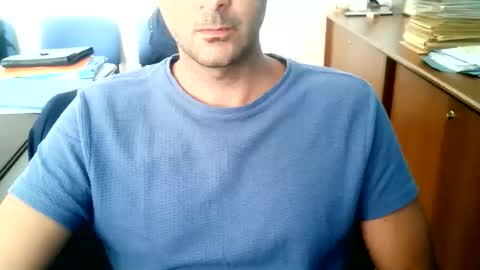 Snapshot of giuseppevai1 chatting on June 3, 1:36 pm giuseppevai1 online show from June 3, 1:36 pm