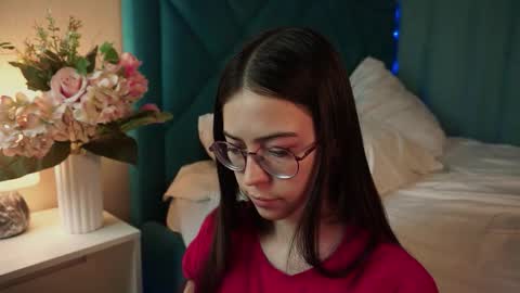 Agness online show from February 9, 3:05 pm