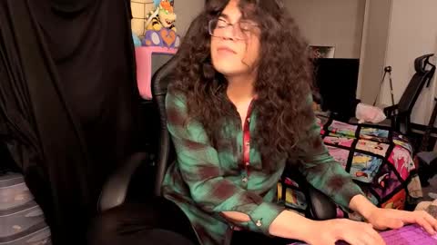 Snapshot of glaceon9 chatting on November 24, 11:37 pm glaceon9 online show from November 24, 11:37 pm