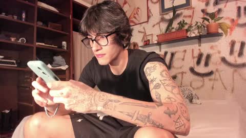 Snapshot of gladiattoor chatting on December 20, 2:08 am edward online show from December 20, 2:08 am