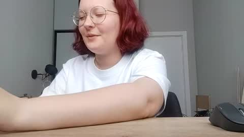 Snapshot of glendarobinson chatting on July 4, 6:19 am Elly online show from July 4, 6:19 am