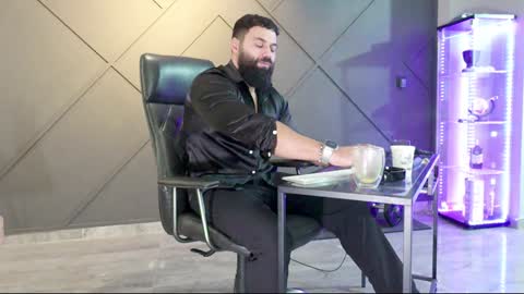 Matthew .. for short call me Matt online show from December 4, 4:21 am