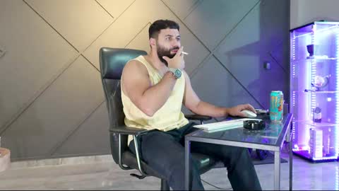 Matthew .. for short call me Matt online show from December 6, 12:16 pm