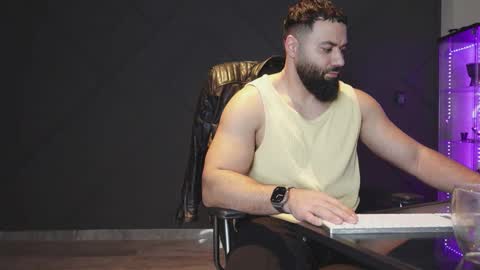 Matthew .. for short call me Matt online show from February 25, 9:13 pm