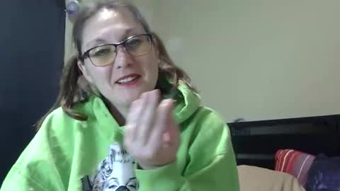 Snapshot of glitchwitchxoxo chatting on December 14, 2:39 am glitchwitchxoxo online show from December 14, 2:39 am