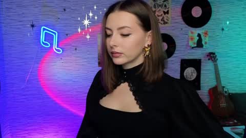 Snapshot of glo_lo chatting on December 3, 9:22 am Bye everybody Ill be online Monday December 2nd Saturday and Sunday off online show from December 3, 9:22 am