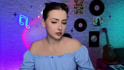 Snapshot of glo_lo chatting on December 5, 4:44 pm Bye everybody Ill be online Monday December 2nd Saturday and Sunday off online show from December 5, 4:44 pm