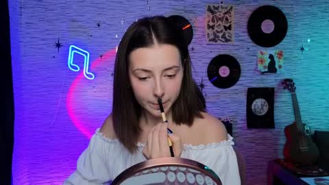 Snapshot of glo_lo chatting on December 6, 5:42 am Bye everybody Ill be online Monday December 2nd Saturday and Sunday off online show from December 6, 5:42 am