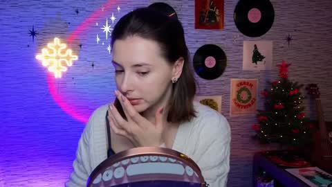 Snapshot of glo_lo chatting on December 17, 6:02 am Bye everybody Ill be online Monday December 2nd Saturday and Sunday off online show from December 17, 6:02 am