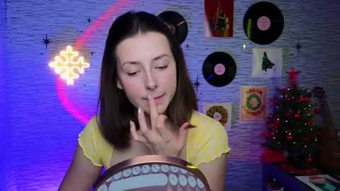 Snapshot of glo_lo chatting on December 18, 2:38 pm Bye everybody Ill be online Monday December 2nd Saturday and Sunday off online show from December 18, 2:38 pm