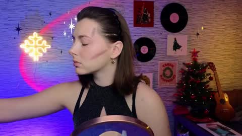 Snapshot of glo_lo chatting on December 20, 6:19 am Bye everybody Ill be online Monday December 2nd Saturday and Sunday off online show from December 20, 6:19 am