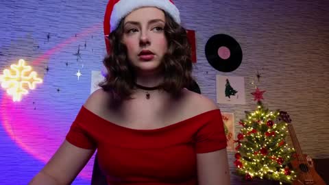 Snapshot of glo_lo chatting on December 26, 9:44 am Bye everybody Ill be online Monday December 2nd Saturday and Sunday off online show from December 26, 9:44 am