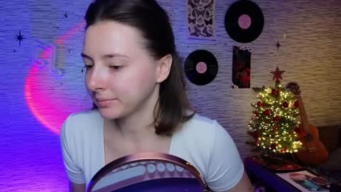 Snapshot of glo_lo chatting on January 24, 9:28 am Bye everybody Ill be online Monday December 2nd Saturday and Sunday off online show from January 24, 9:28 am