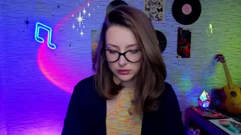 Snapshot of glo_lo chatting on February 6, 8:50 am Bye everybody Ill be online Monday December 2nd Saturday and Sunday off online show from February 6, 8:50 am