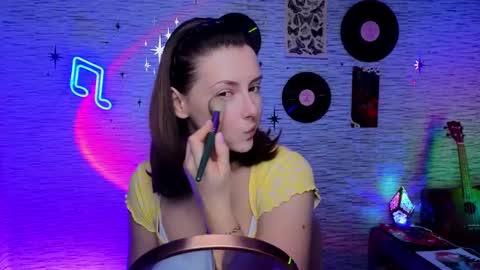 Snapshot of glo_lo chatting on February 7, 6:03 am Bye everybody Ill be online Monday December 2nd Saturday and Sunday off online show from February 7, 6:03 am