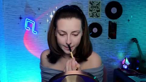 Snapshot of glo_lo chatting on March 5, 6:23 am Bye everybody Ill be online Monday December 2nd Saturday and Sunday off online show from March 5, 6:23 am