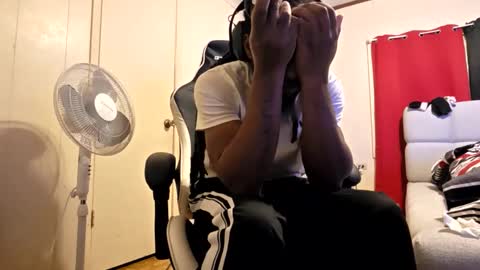 glomightyj online show from February 1, 1:37 am