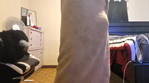 Snapshot of glomightyj chatting on May 17, 6:37 pm glomightyj online show from May 17, 6:37 pm