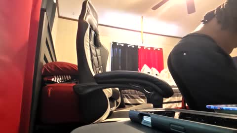 Snapshot of glomightyj chatting on June 10, 8:41 pm glomightyj online show from June 10, 8:41 pm
