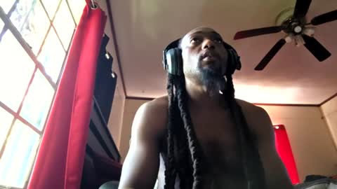 Snapshot of glomightyj chatting on June 27, 8:58 pm glomightyj online show from June 27, 8:58 pm