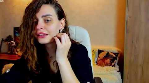 Gloria Wood online show from October 31, 6:20 pm