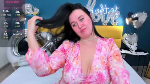 Snapshot of gloriabates chatting on February 14, 1:02 am Gloria online show from February 14, 1:02 am