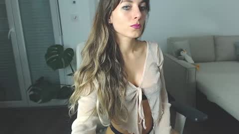Snapshot of gloriagrey chatting on November 27, 9:50 pm Gloria Grey online show from November 27, 9:50 pm
