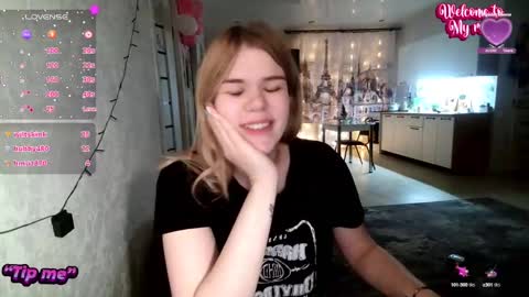 Snapshot of glossy_girl_1 chatting on December 27, 3:42 am Roxy online show from December 27, 3:42 am