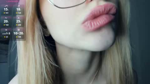 Snapshot of glossybabe_ chatting on May 11, 7:36 am Cherry online show from May 11, 7:36 am