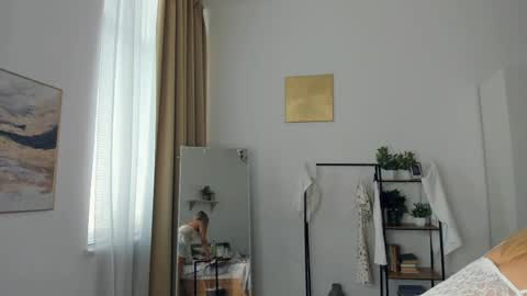 Snapshot of glossybabe_ chatting on May 28, 9:50 am Cherry online show from May 28, 9:50 am