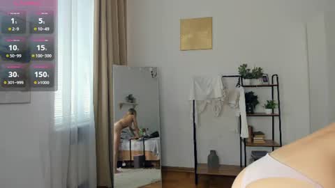 Snapshot of glossybabe_ chatting on June 29, 10:15 am Cherry online show from June 29, 10:15 am