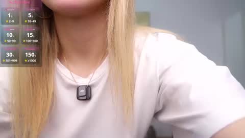 Snapshot of glossybabe_ chatting on July 3, 9:48 am Cherry online show from July 3, 9:48 am