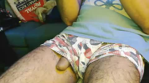 Snapshot of glossyshaft chatting on December 11, 12:23 am Llusef online show from December 11, 12:23 am