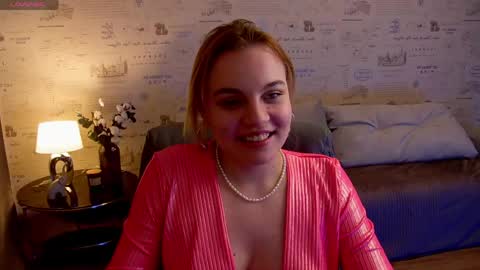 Snapshot of glow_margo chatting on May 7, 1:22 am Margo online show from May 7, 1:22 am