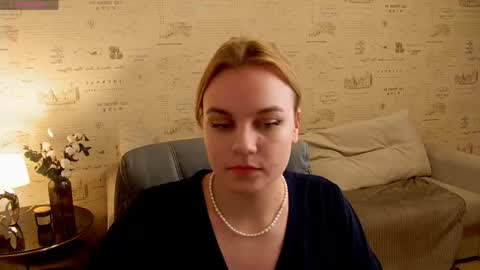 Snapshot of glow_margo chatting on May 10, 1:22 am Margo online show from May 10, 1:22 am