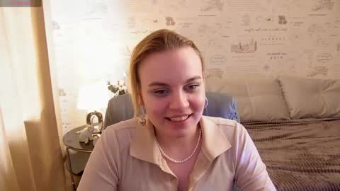 Snapshot of glow_margo chatting on May 17, 3:04 am Margo online show from May 17, 3:04 am