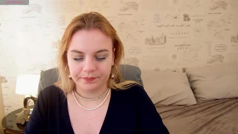 Snapshot of glow_margo chatting on May 28, 1:14 am Margo online show from May 28, 1:14 am