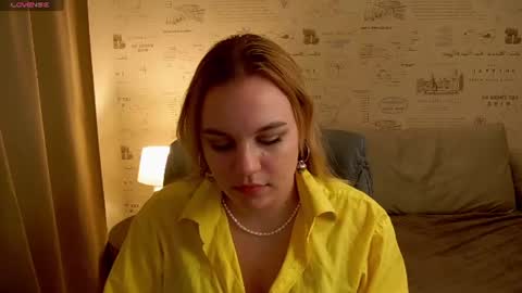 Snapshot of glow_margo chatting on June 11, 1:38 am Margo online show from June 11, 1:38 am