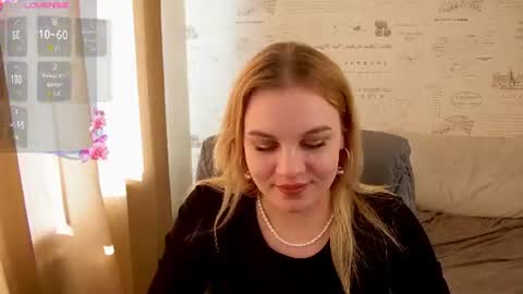 Snapshot of glow_margo chatting on June 19, 1:10 am Margo online show from June 19, 1:10 am