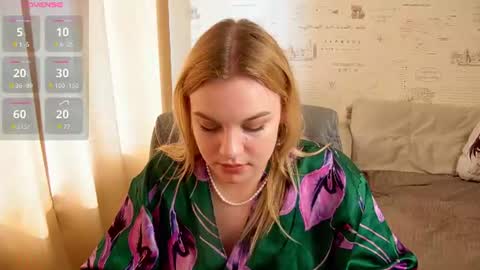 Snapshot of glow_margo chatting on July 7, 2:47 am Margo online show from July 7, 2:47 am
