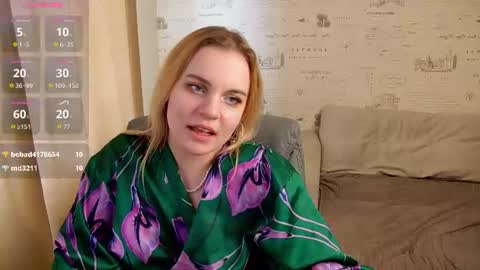 Snapshot of glow_margo chatting on July 7, 7:23 am Margo online show from July 7, 7:23 am