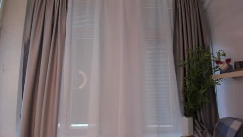 Ann Eliz and Gigi online show from February 20, 9:43 am